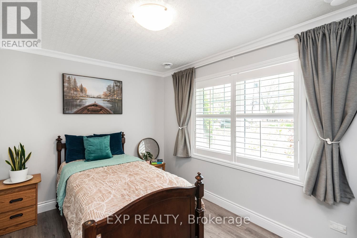 2055 CHURCHILL AVENUE Image 10
