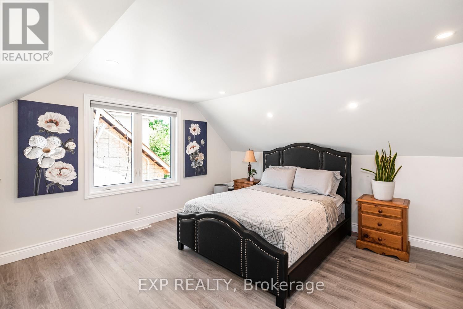 2055 CHURCHILL AVENUE Image 16