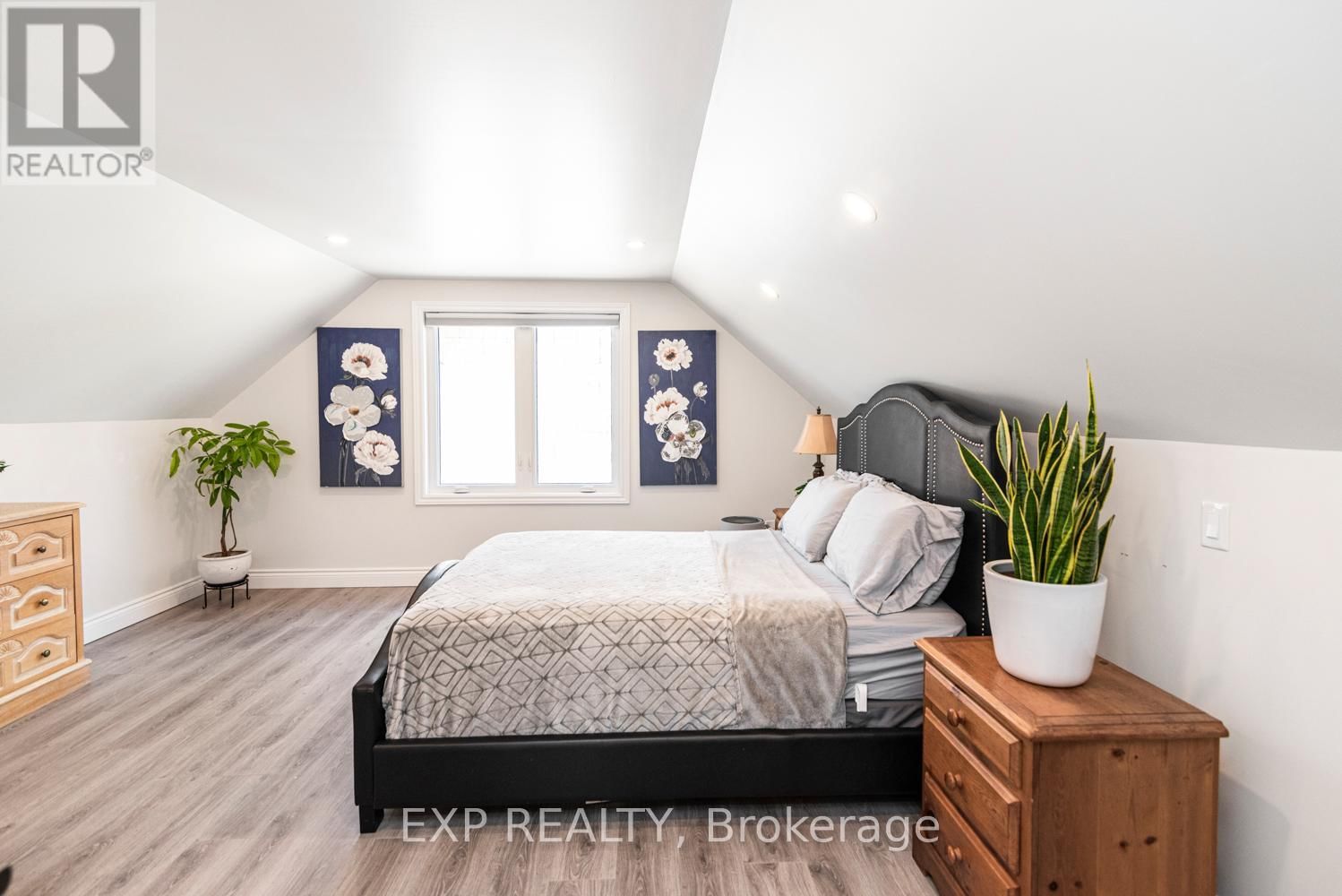 2055 CHURCHILL AVENUE Image 17