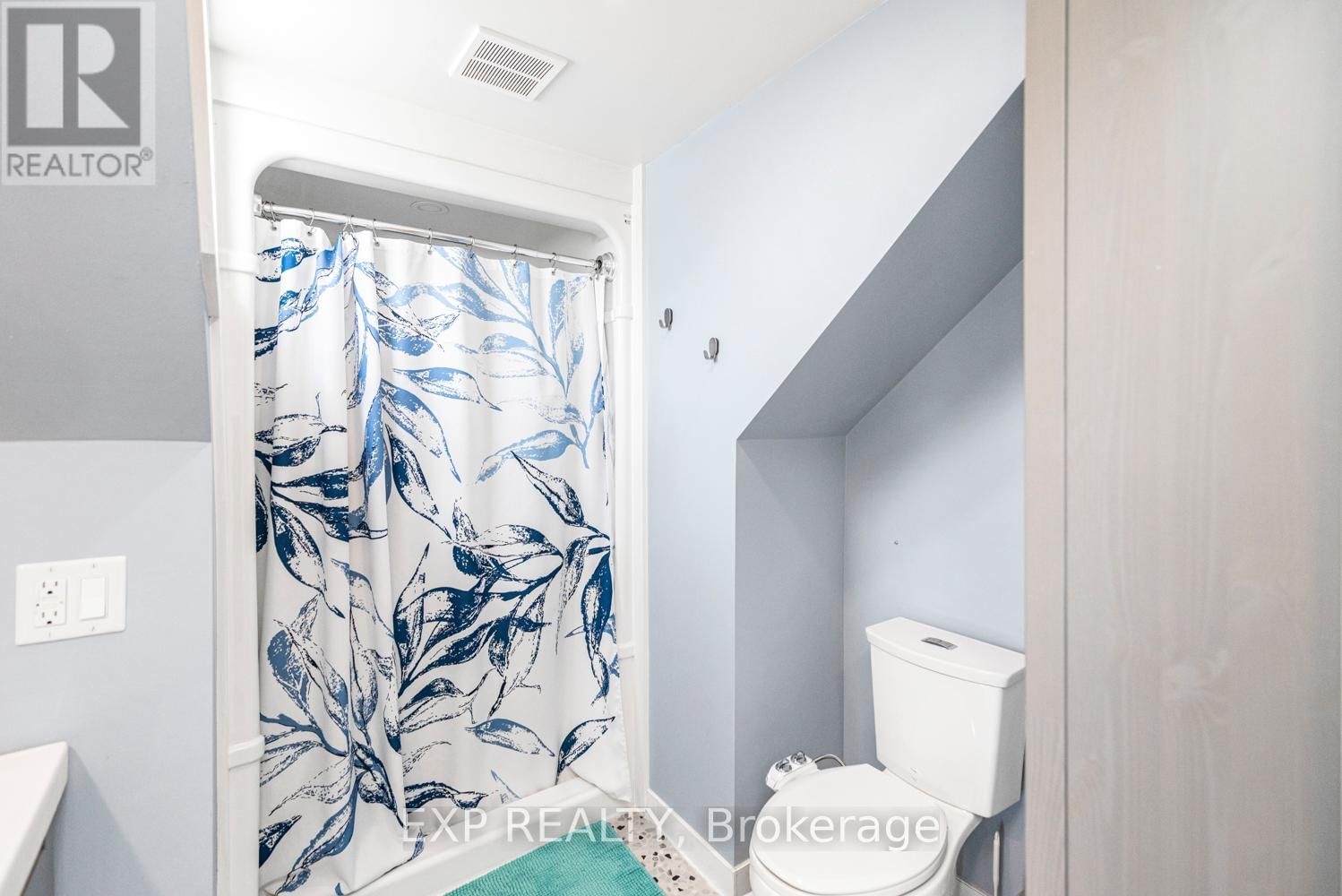 2055 CHURCHILL AVENUE Image 21