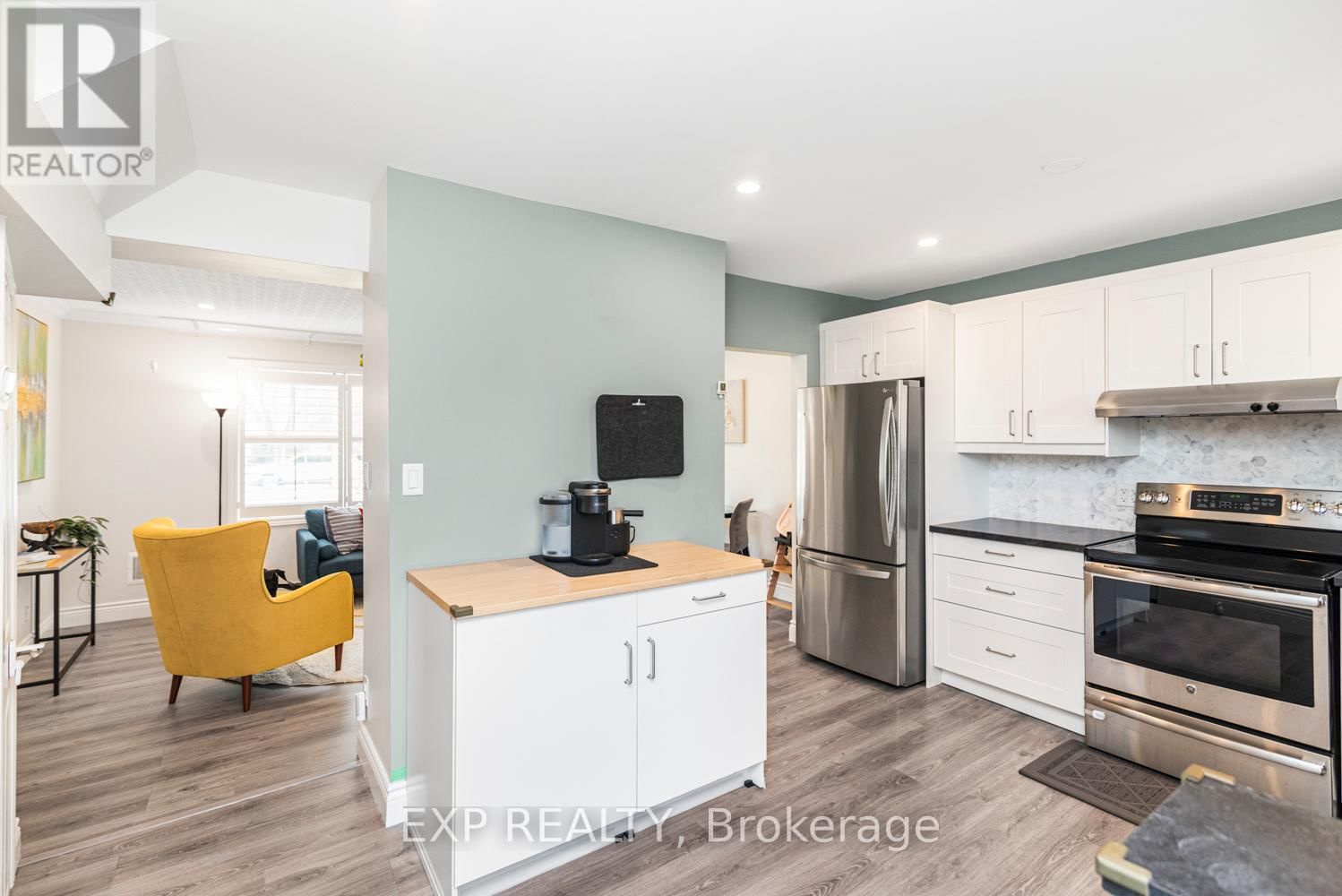 2055 CHURCHILL AVENUE Image 9