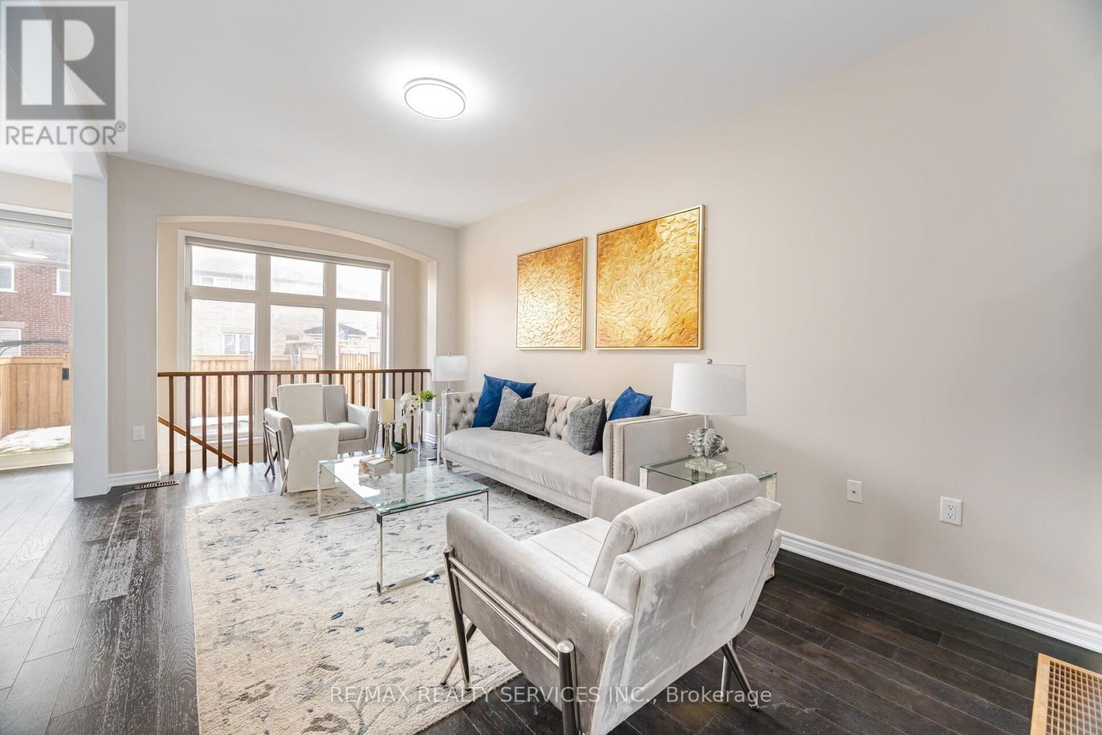 74 PHYLLIS DRIVE Image 10