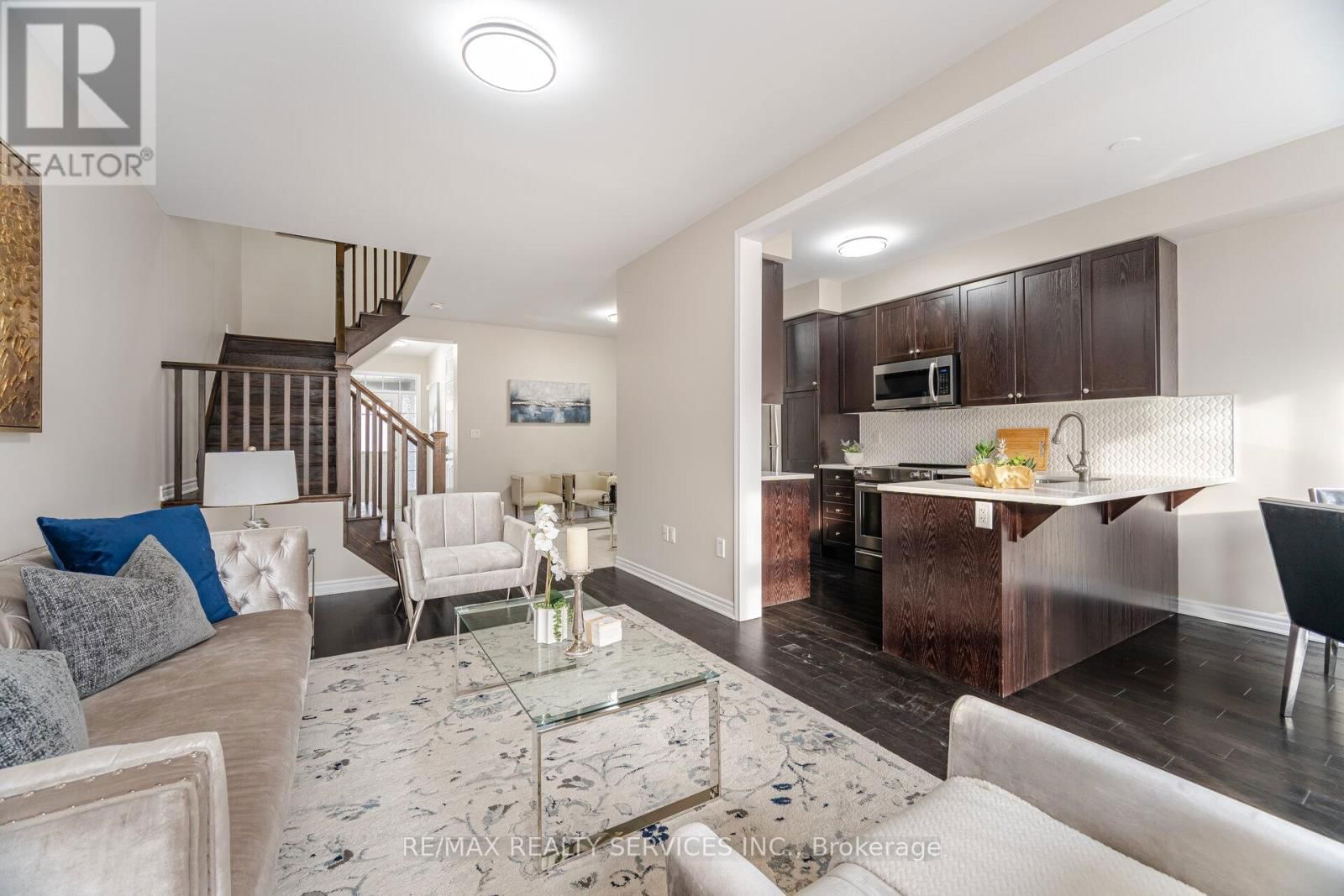 74 PHYLLIS DRIVE Image 12