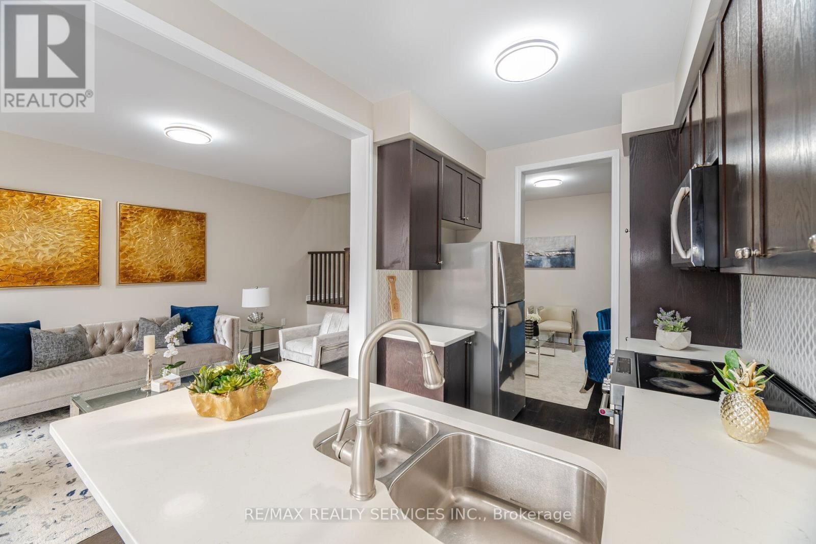 74 PHYLLIS DRIVE Image 17