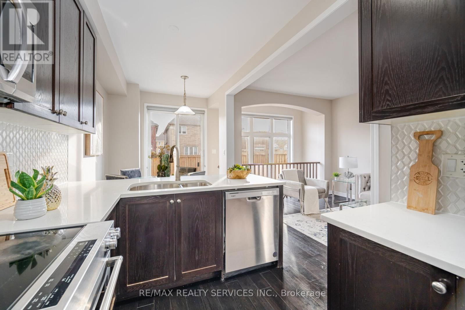 74 PHYLLIS DRIVE Image 18