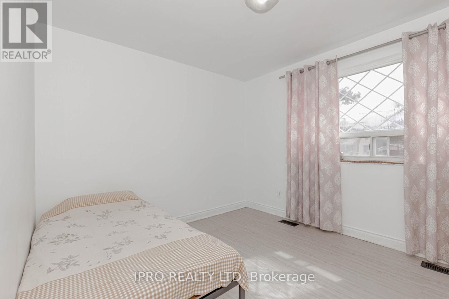 3299 ETUDE DRIVE Image 20