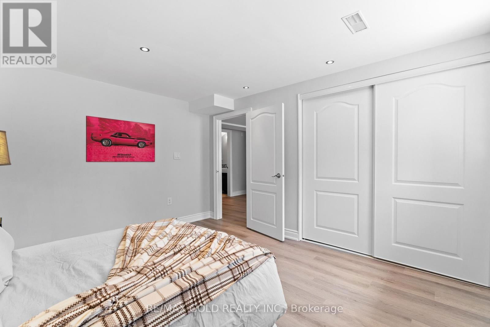 36 SLIPNEEDLE STREET Image 38