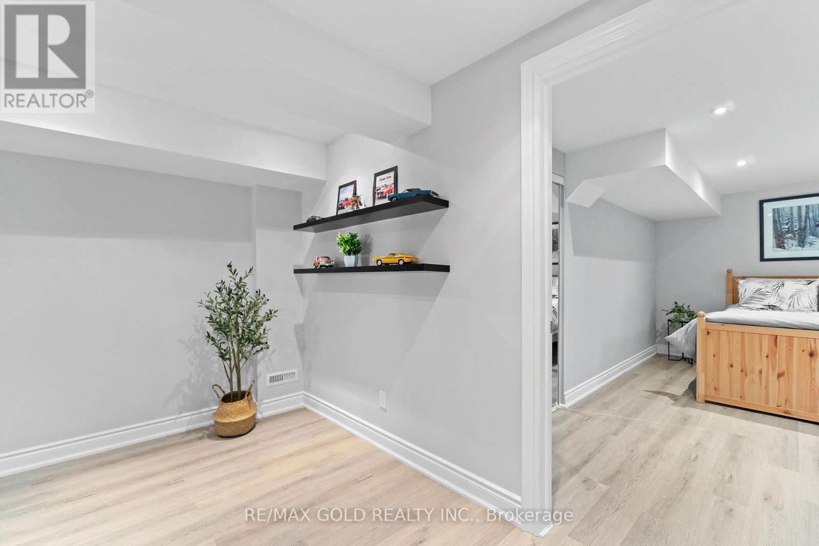 36 SLIPNEEDLE STREET Image 40