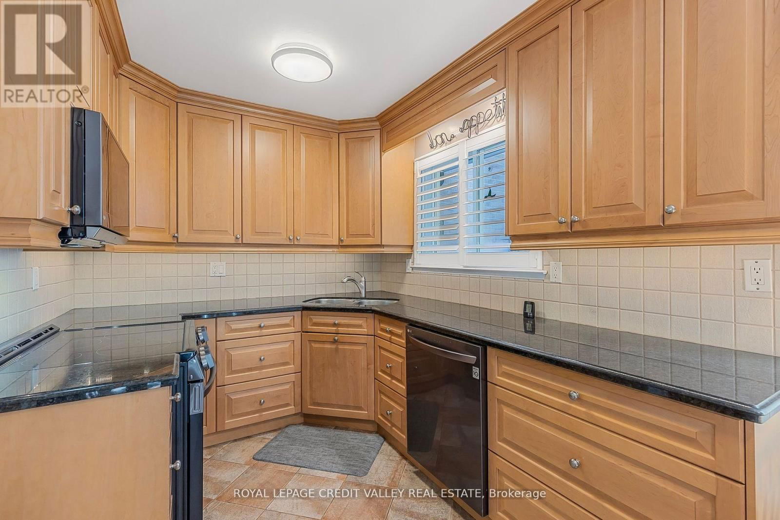 9 NORVAL CRESCENT Image 14