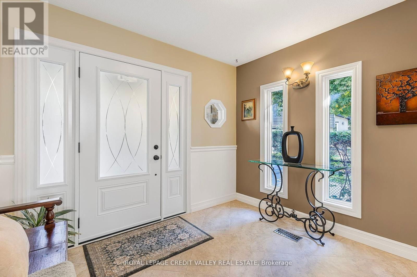 9 NORVAL CRESCENT Image 3