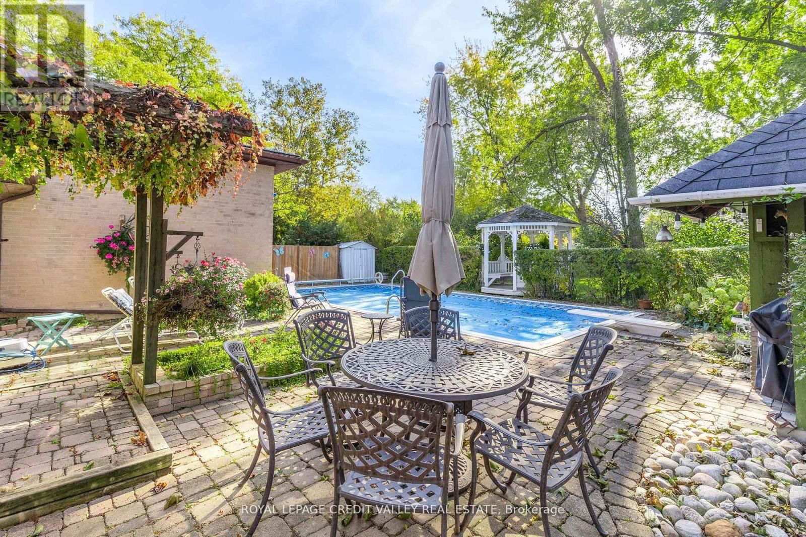 9 NORVAL CRESCENT Image 31