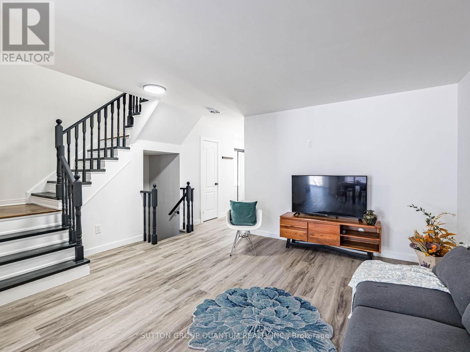 53 WOODCOTE CRESCENT Image 10