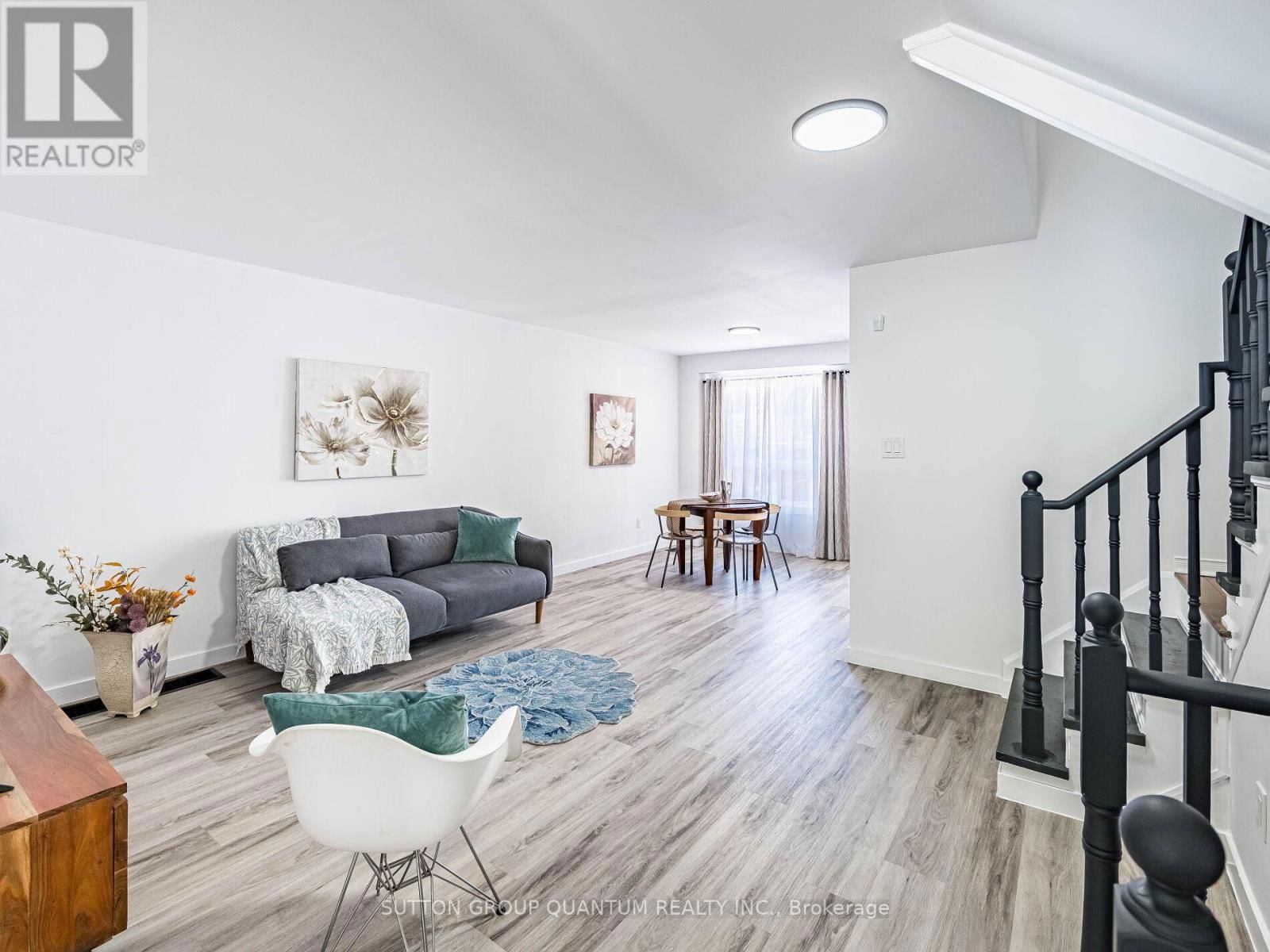 53 WOODCOTE CRESCENT Image 12