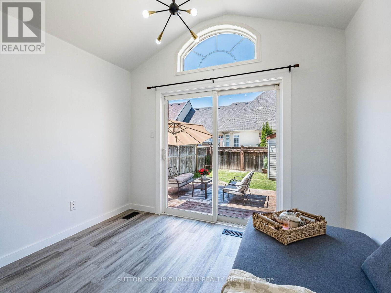 53 WOODCOTE CRESCENT Image 14