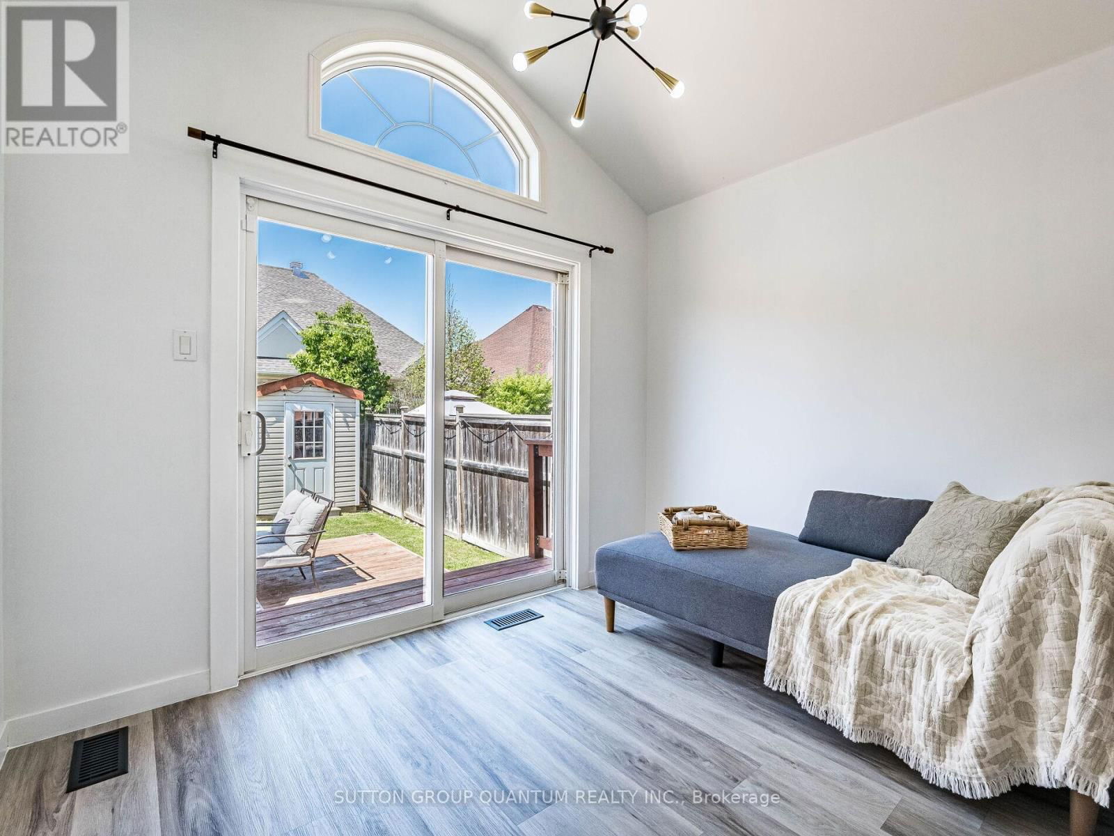 53 WOODCOTE CRESCENT Image 15