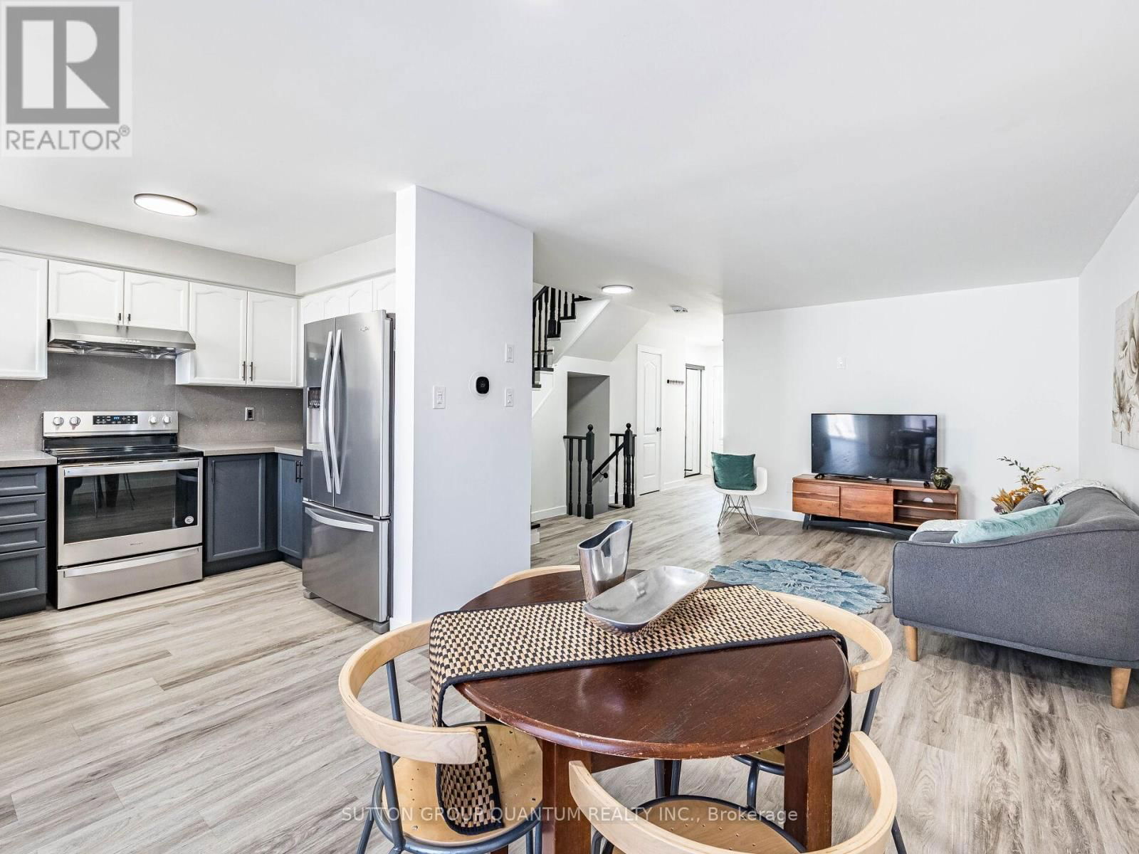 53 WOODCOTE CRESCENT Image 19