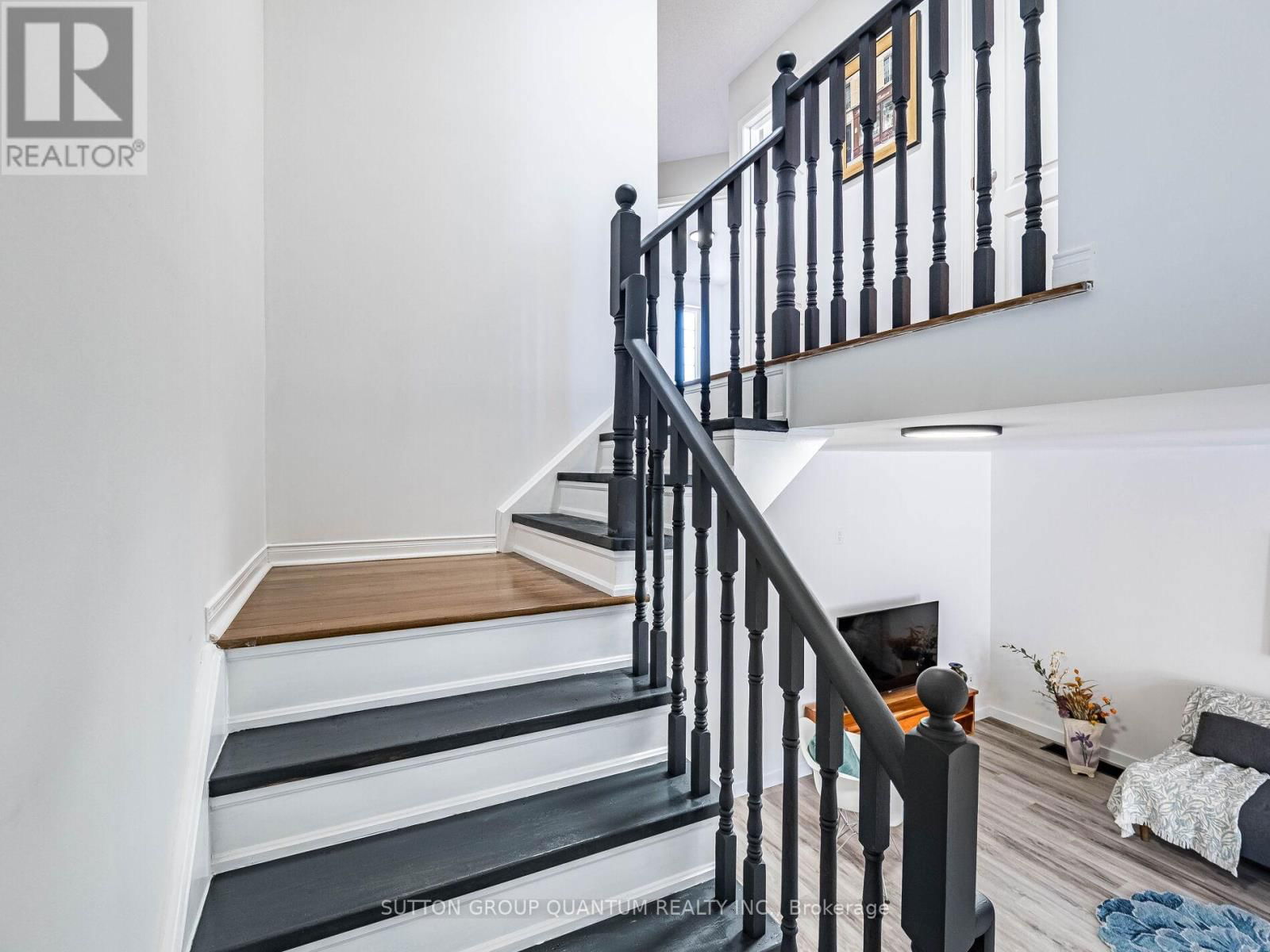 53 WOODCOTE CRESCENT Image 21