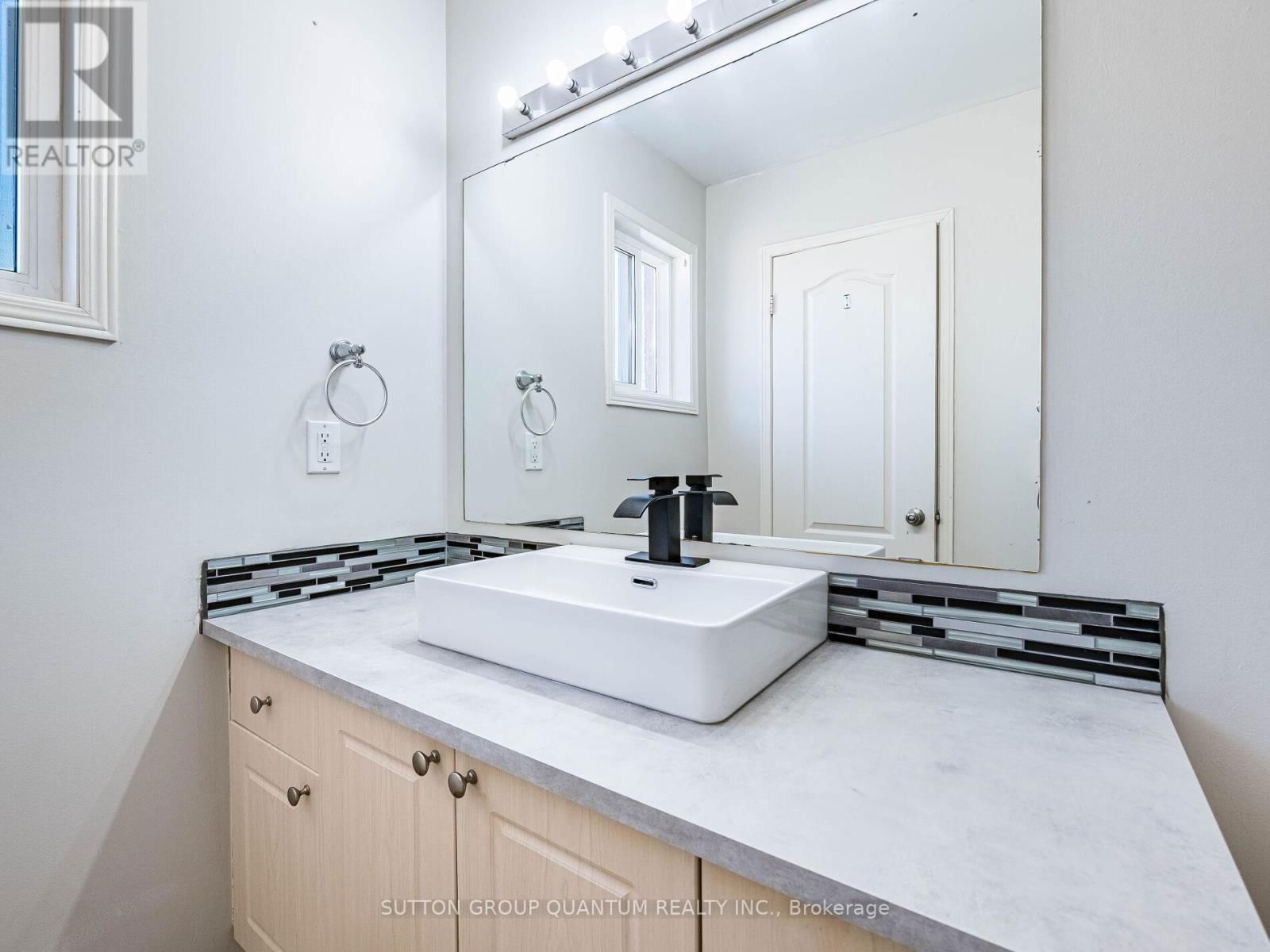 53 WOODCOTE CRESCENT Image 25