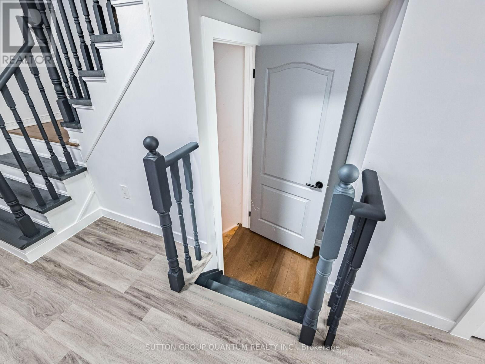 53 WOODCOTE CRESCENT Image 35