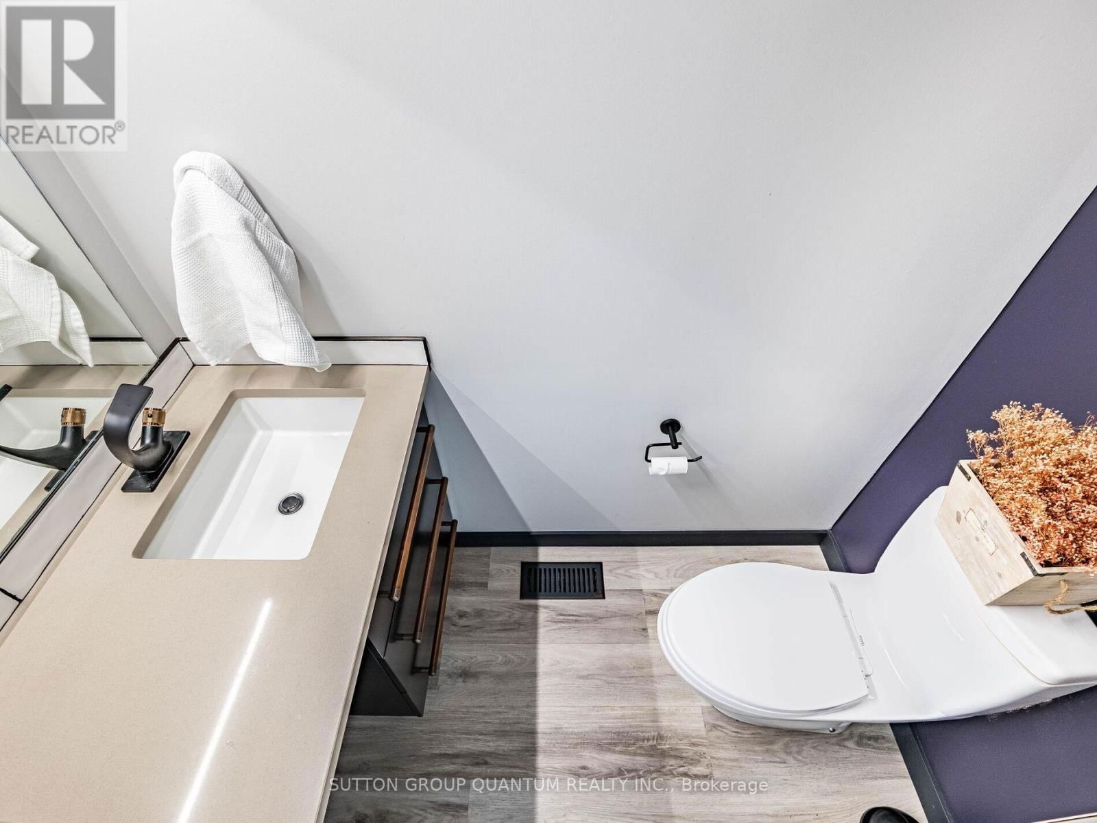 53 WOODCOTE CRESCENT Image 7