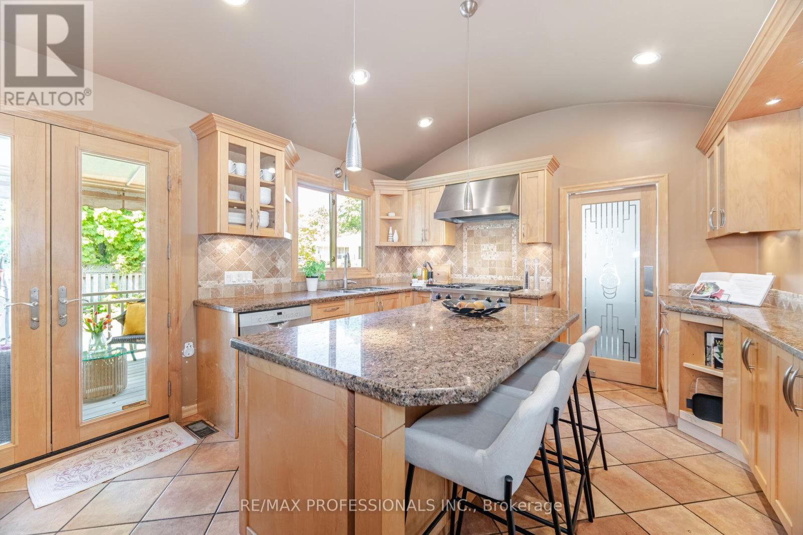 8 SILVERTHORNE BUSH DRIVE Image 14