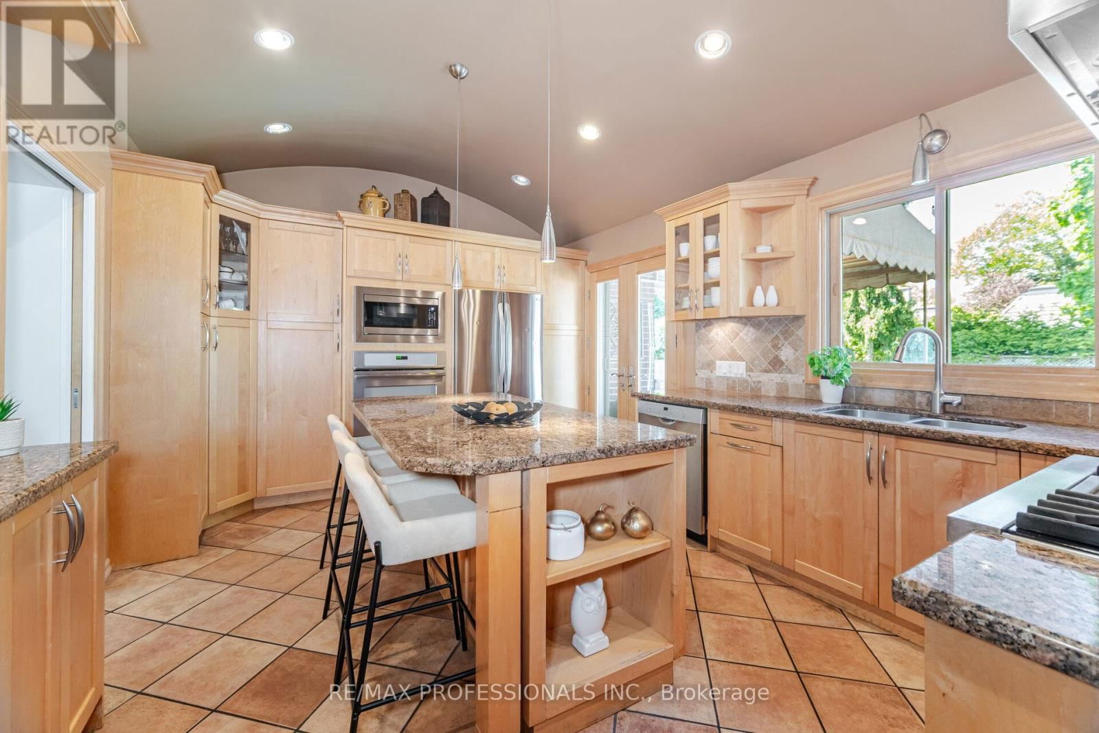 8 SILVERTHORNE BUSH DRIVE Image 15