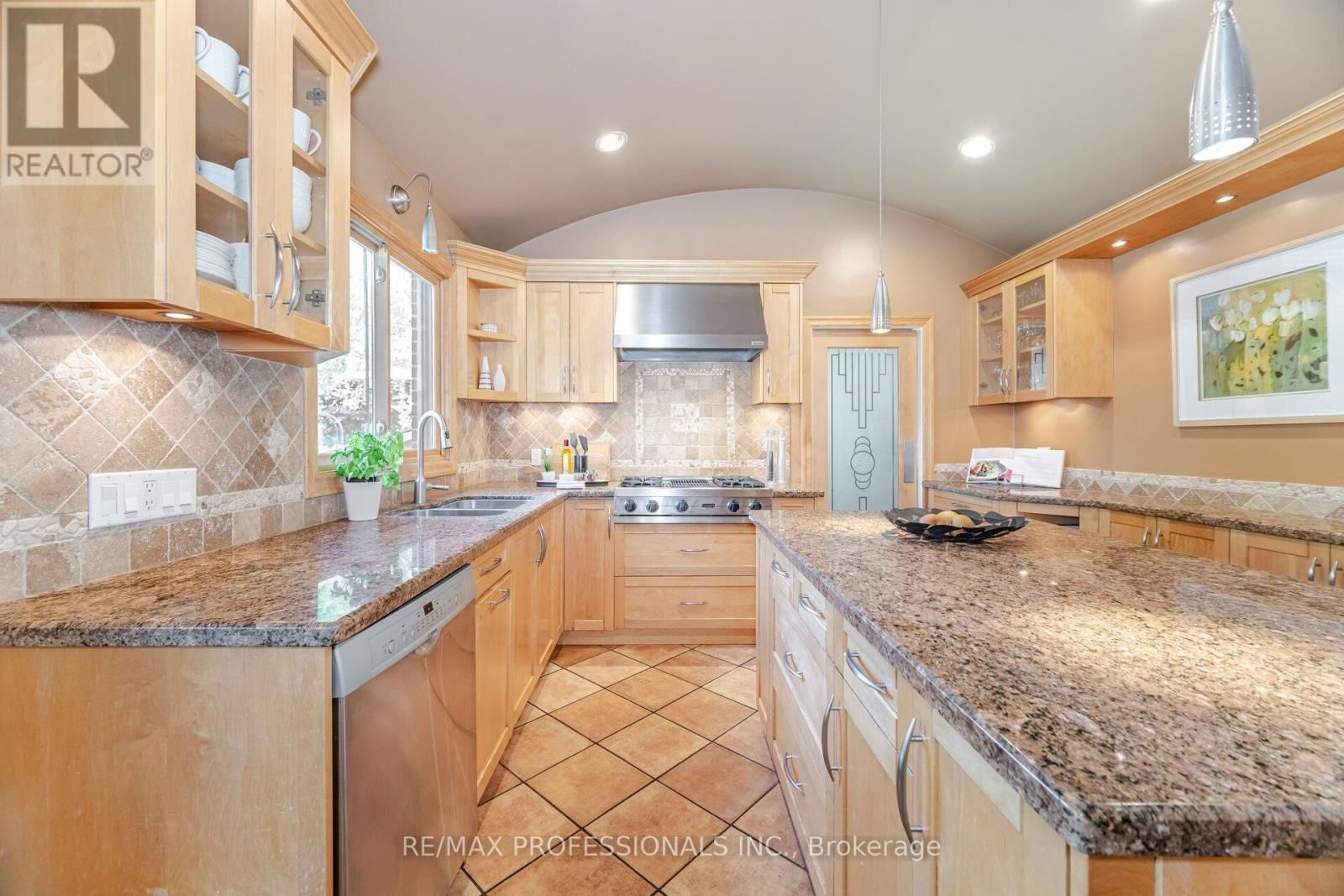 8 SILVERTHORNE BUSH DRIVE Image 16