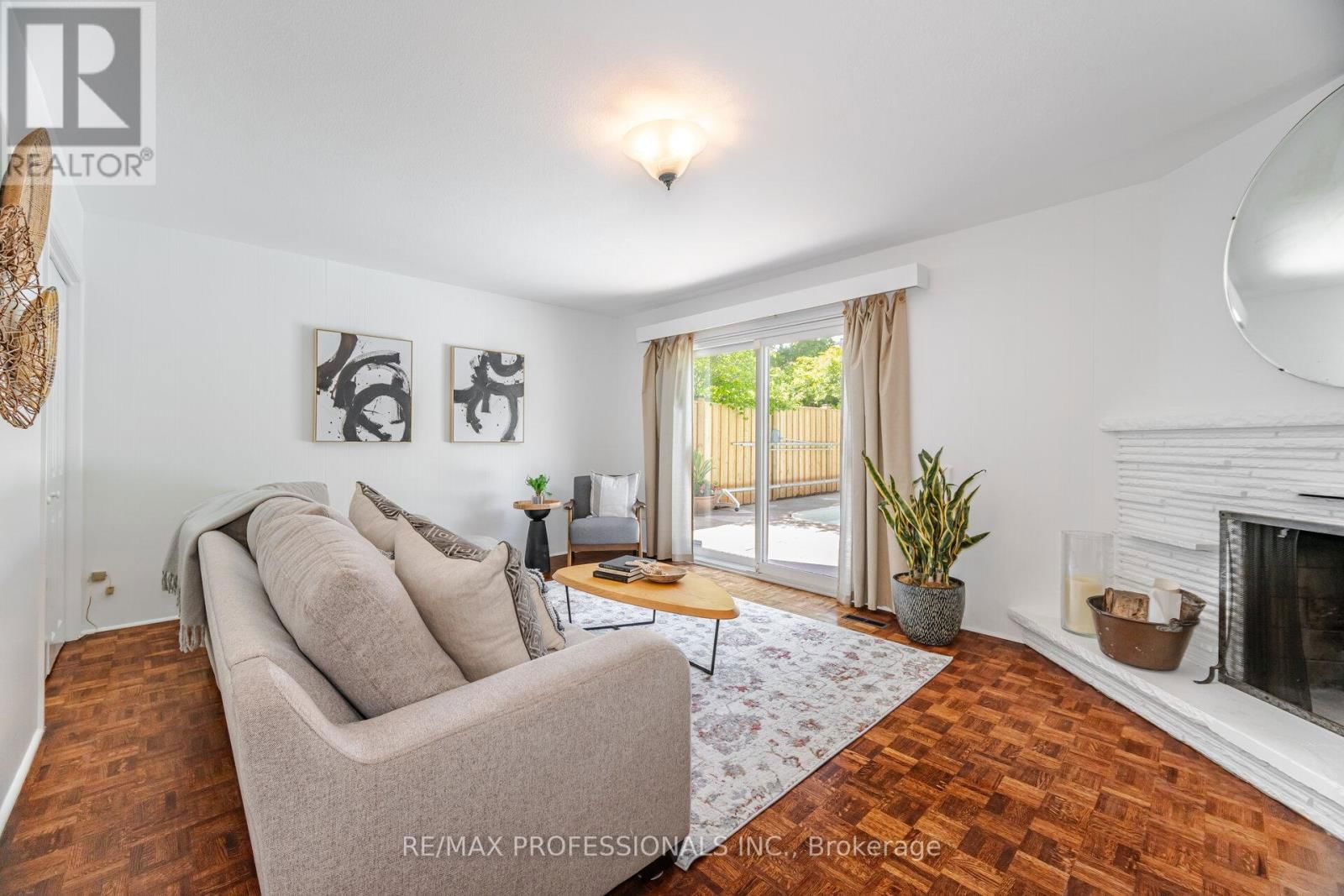 8 SILVERTHORNE BUSH DRIVE Image 30