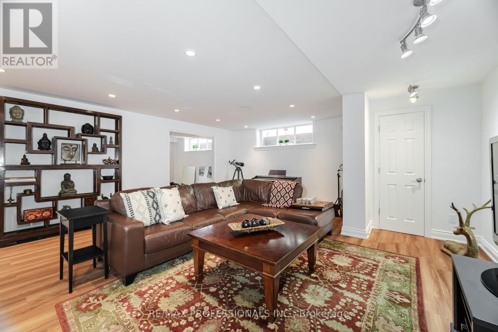 8 SILVERTHORNE BUSH DRIVE Image 37