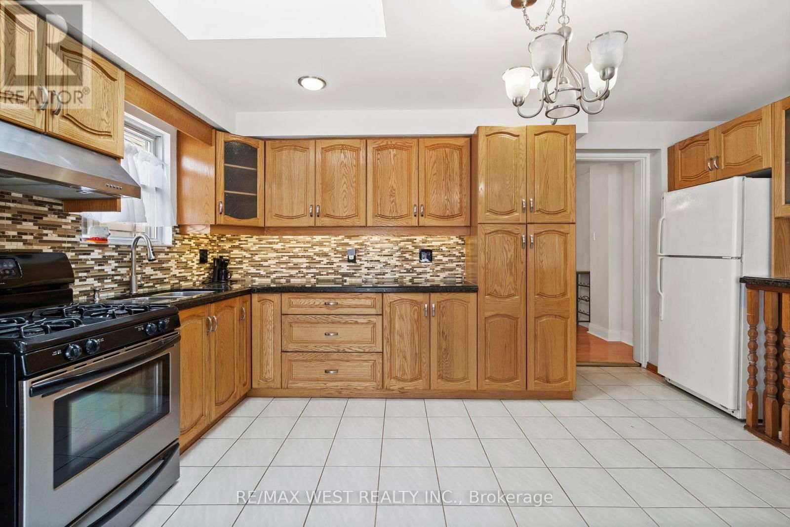 102 EILEEN AVENUE Image 12