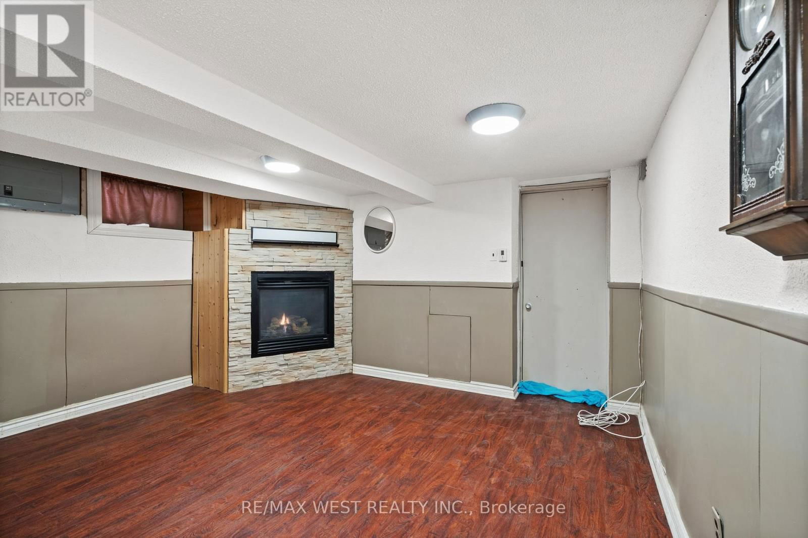 102 EILEEN AVENUE Image 23
