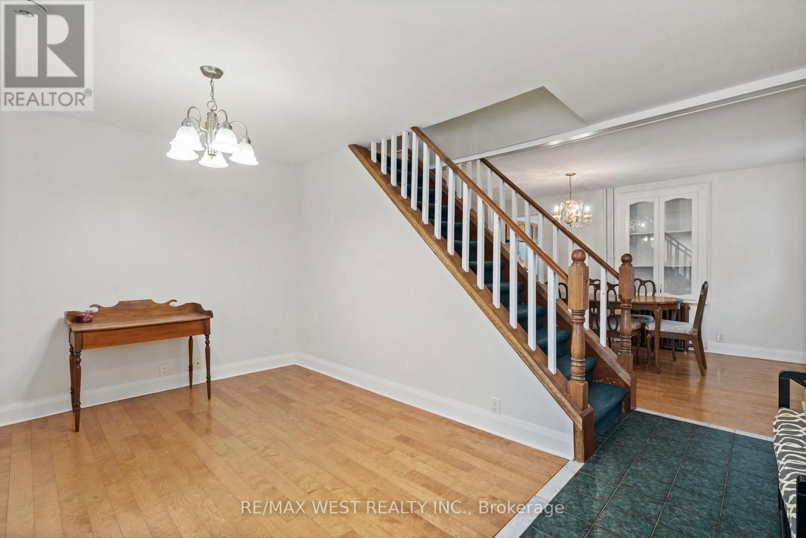 102 EILEEN AVENUE Image 4