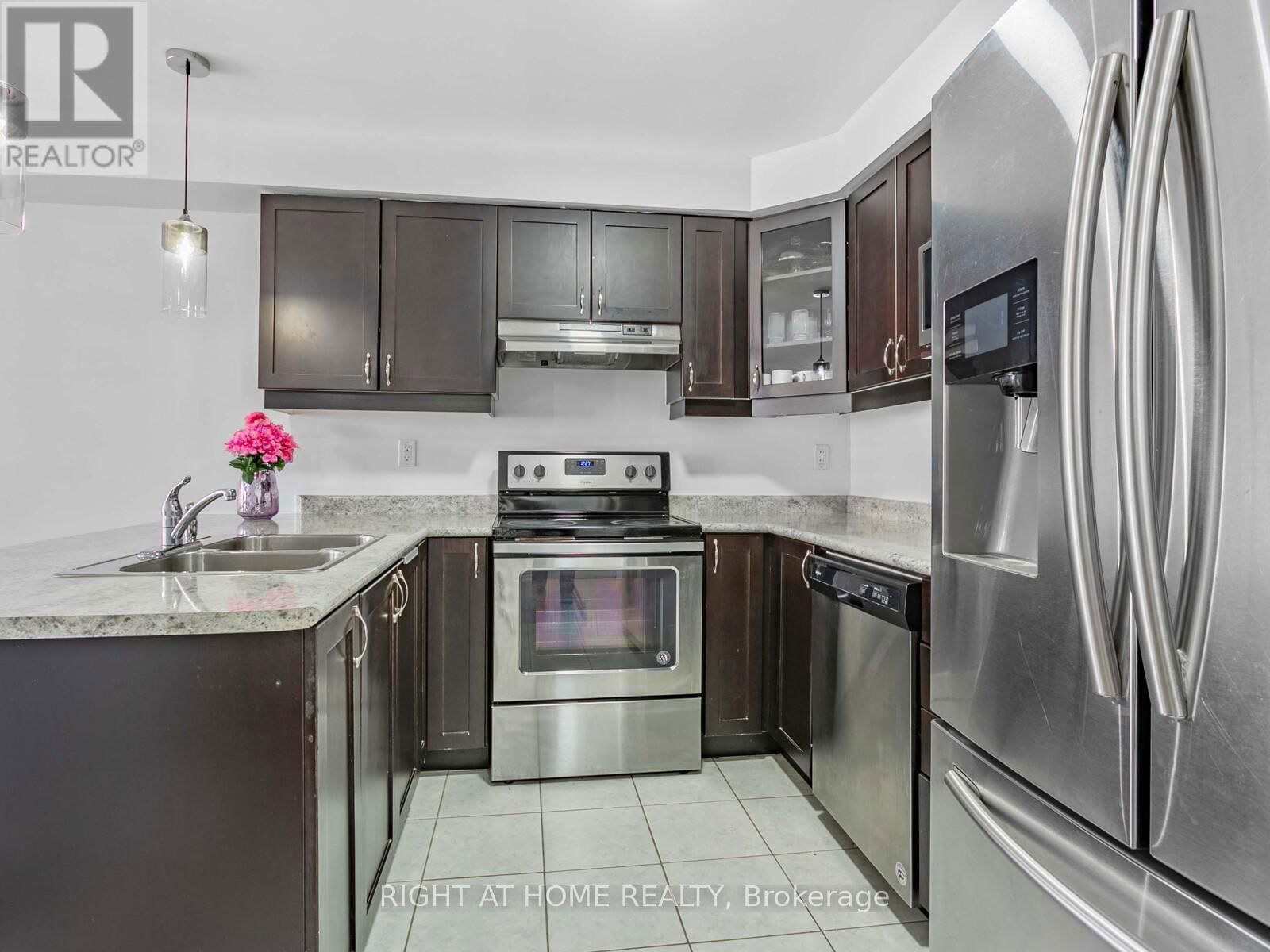 651 LAKING TERRACE Image 14