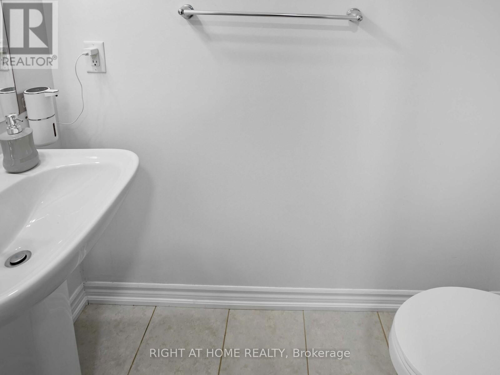 651 LAKING TERRACE Image 23