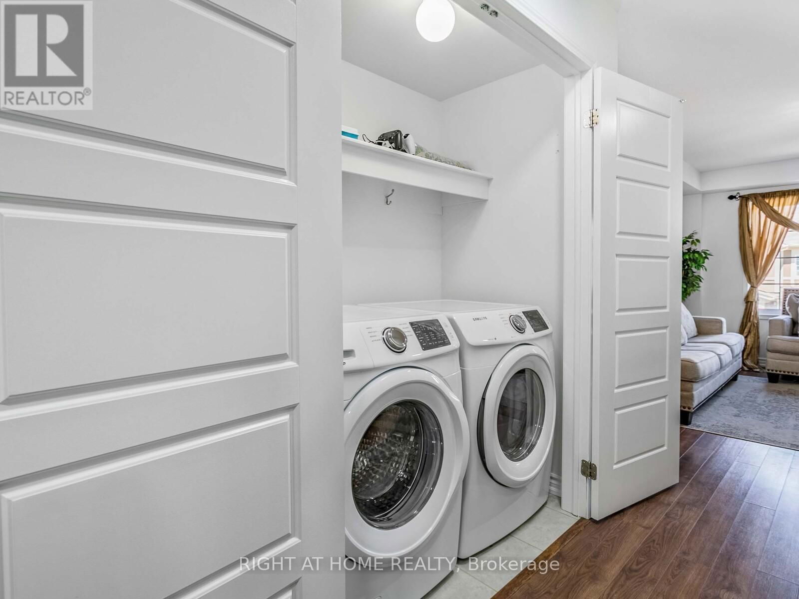 651 LAKING TERRACE Image 26
