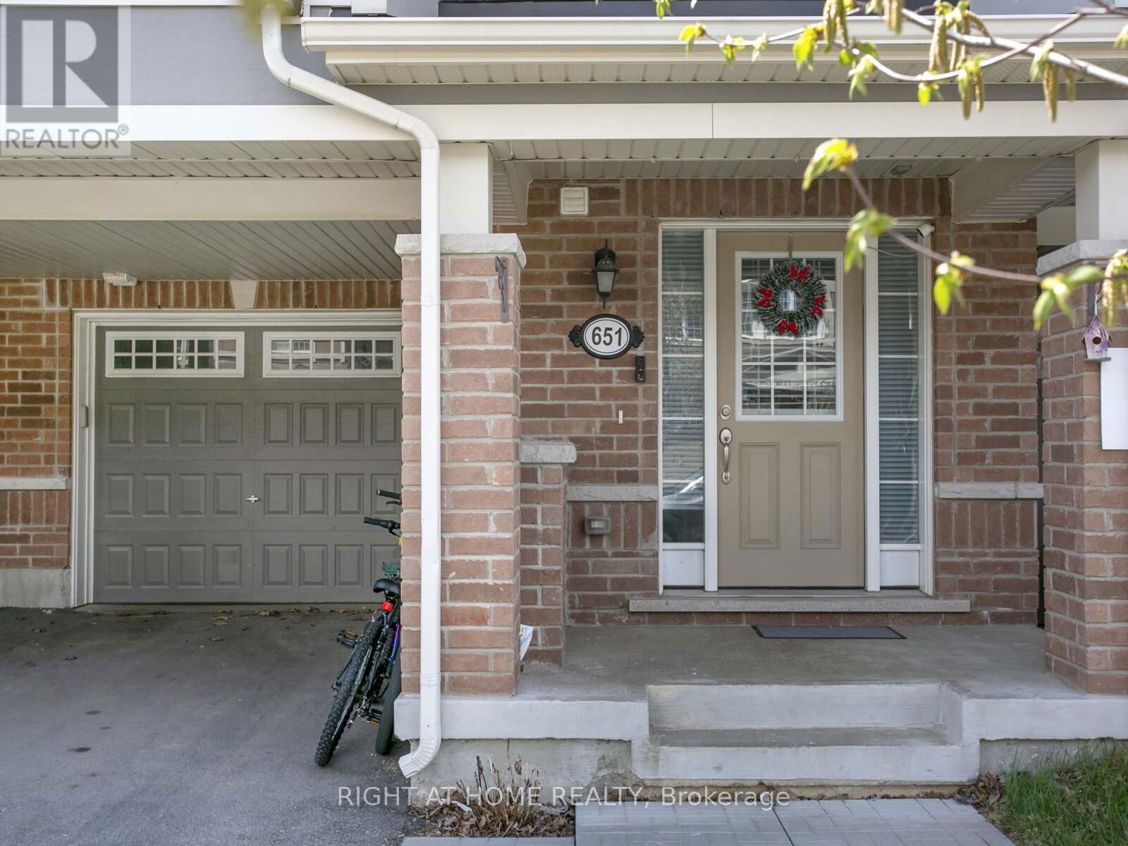 651 LAKING TERRACE Image 3