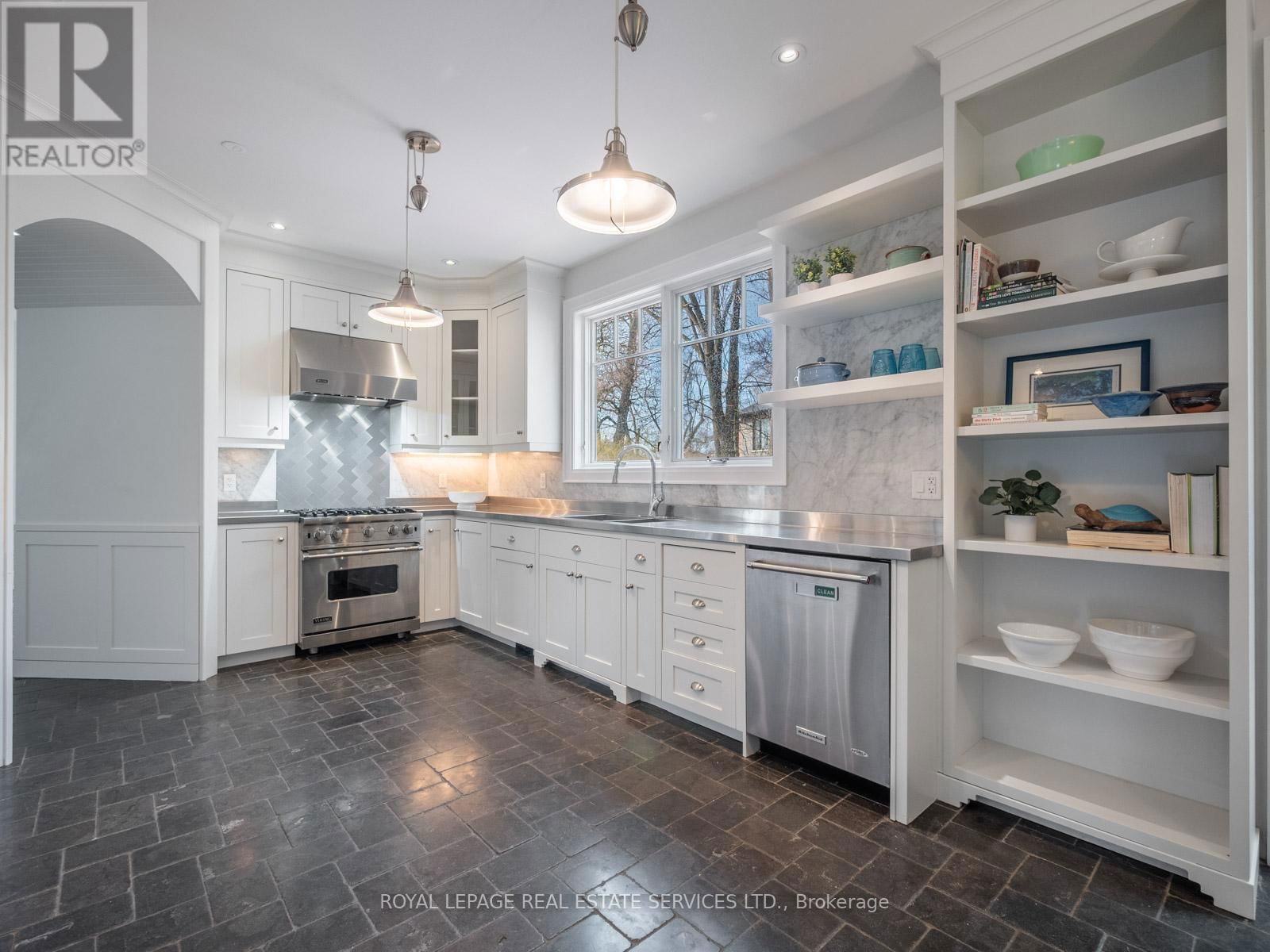 29 MAPLE AVENUE SOUTH Image 12