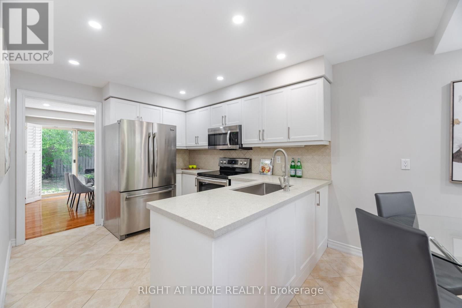 98 - 3600 COLONIAL DRIVE Image 12