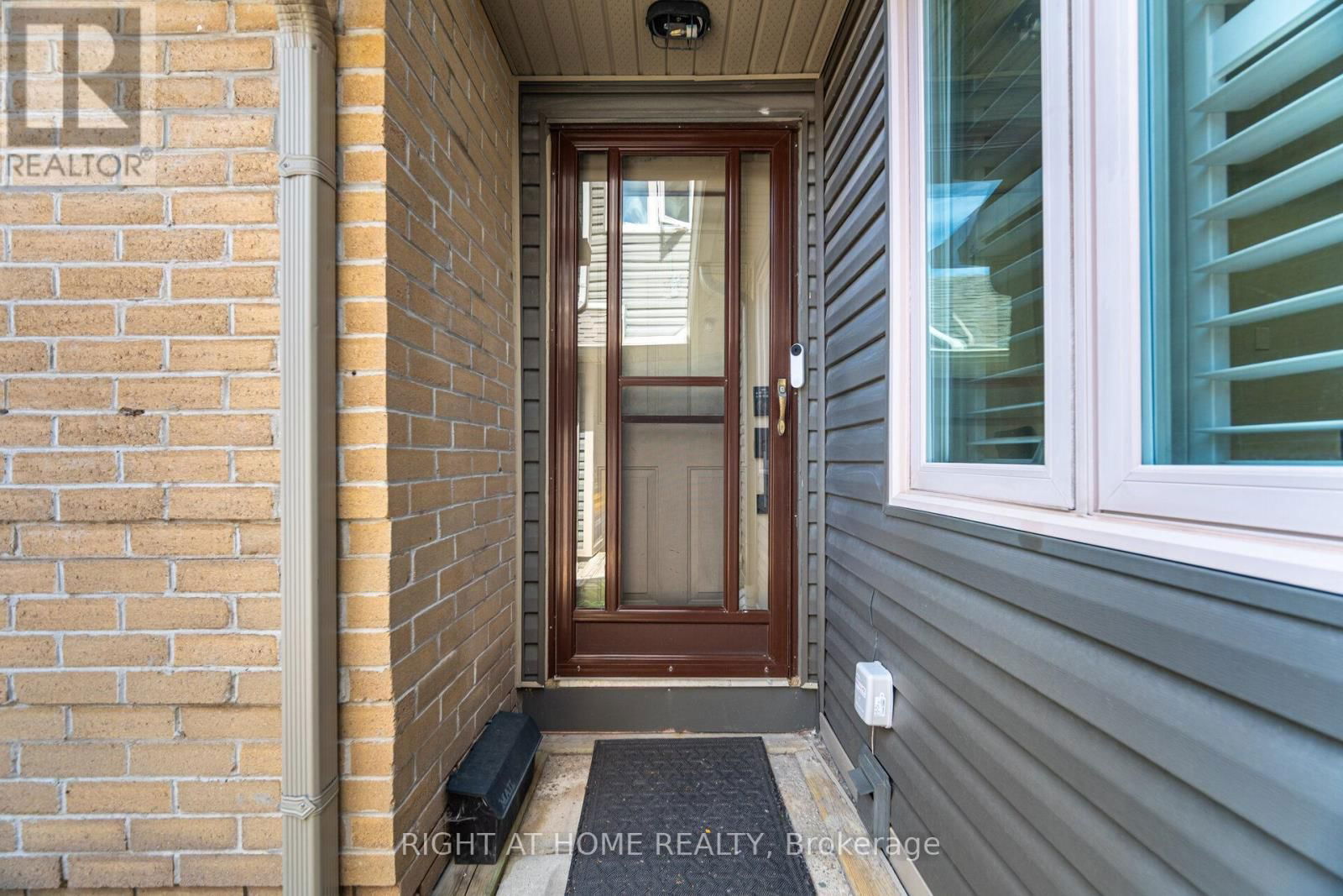 98 - 3600 COLONIAL DRIVE Image 3