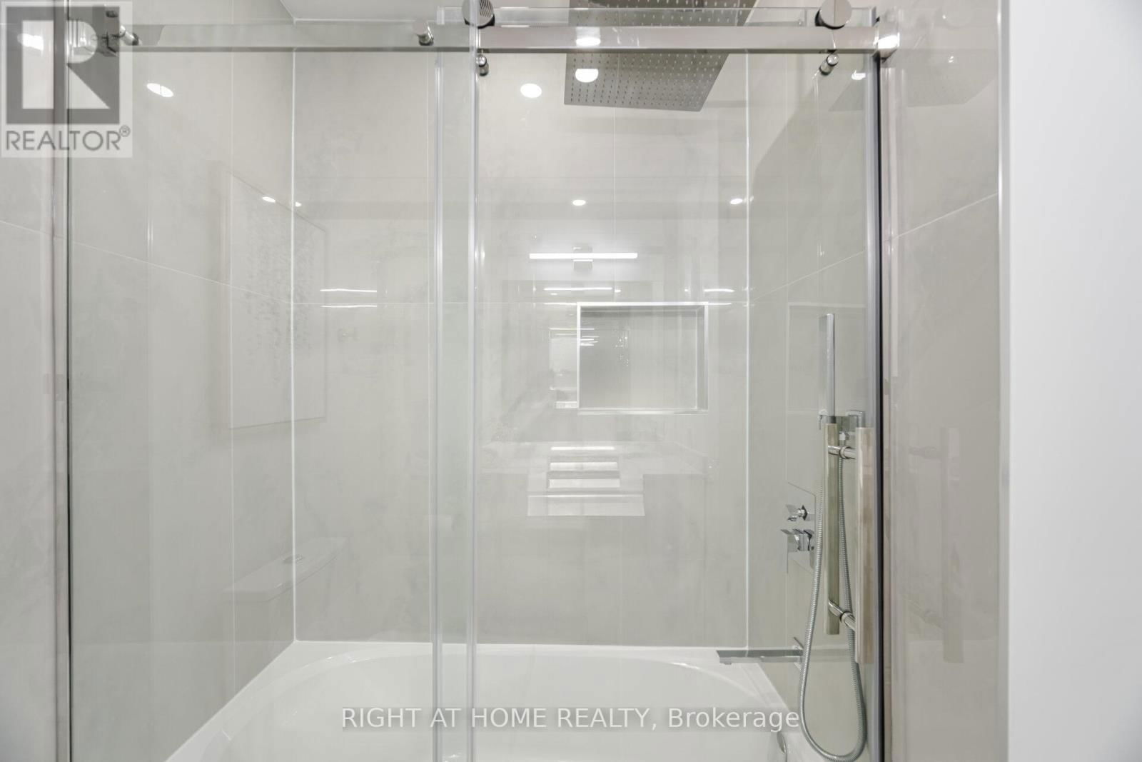 98 - 3600 COLONIAL DRIVE Image 32