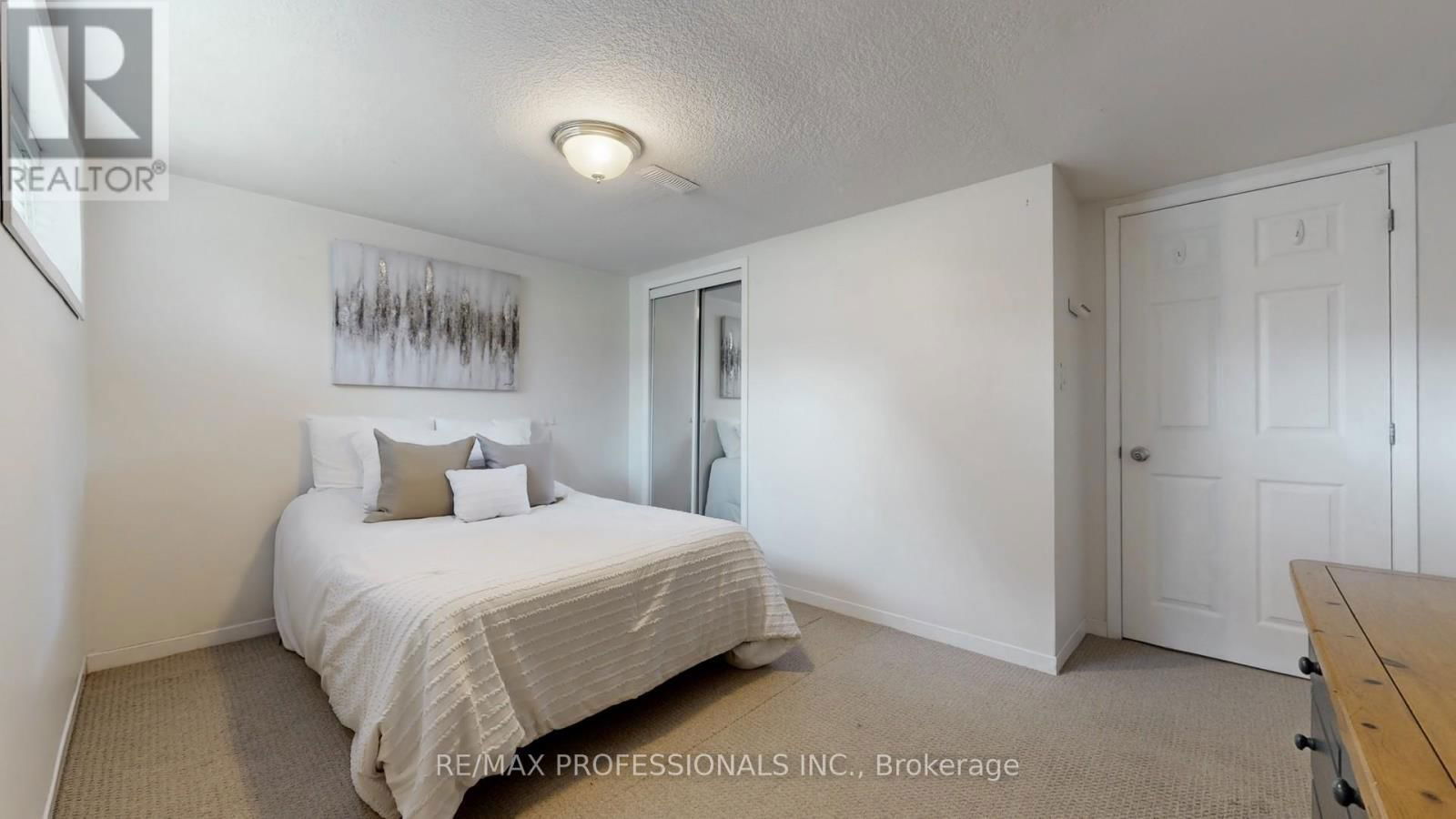 2 WOODPARK ROAD Image 32