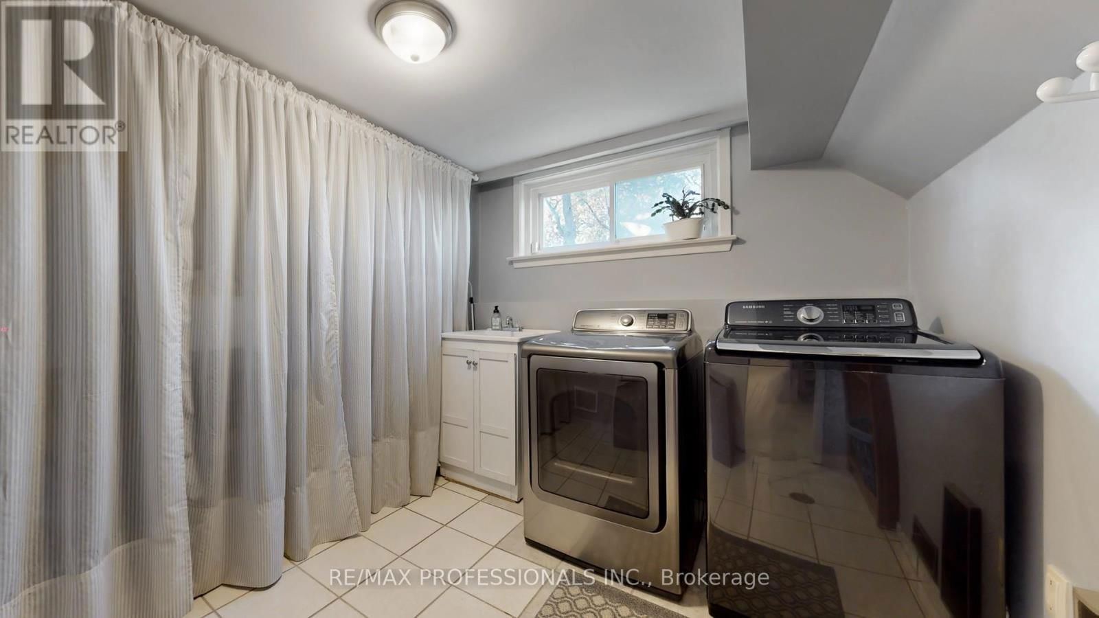 2 WOODPARK ROAD Image 35