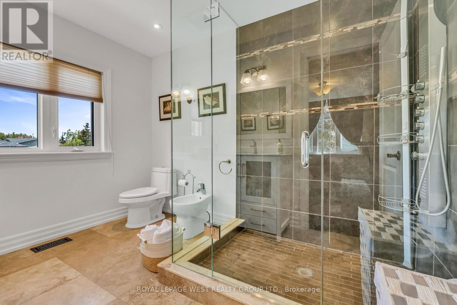 1321 CANFORD CRESCENT Image 21