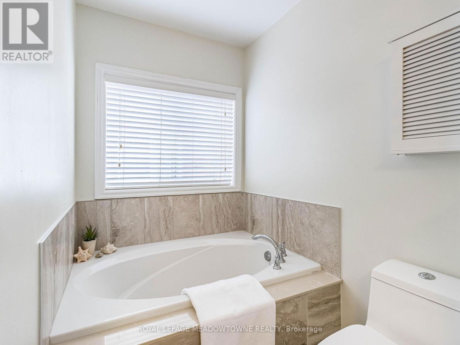 51 ROBERTSON DAVIES DRIVE Image 25