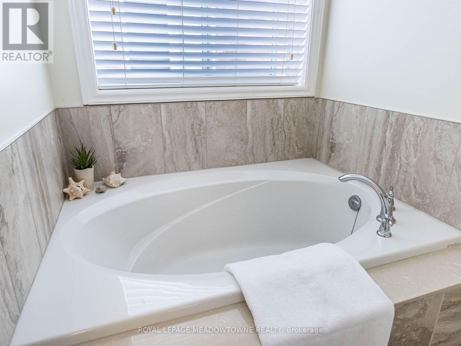51 ROBERTSON DAVIES DRIVE Image 26