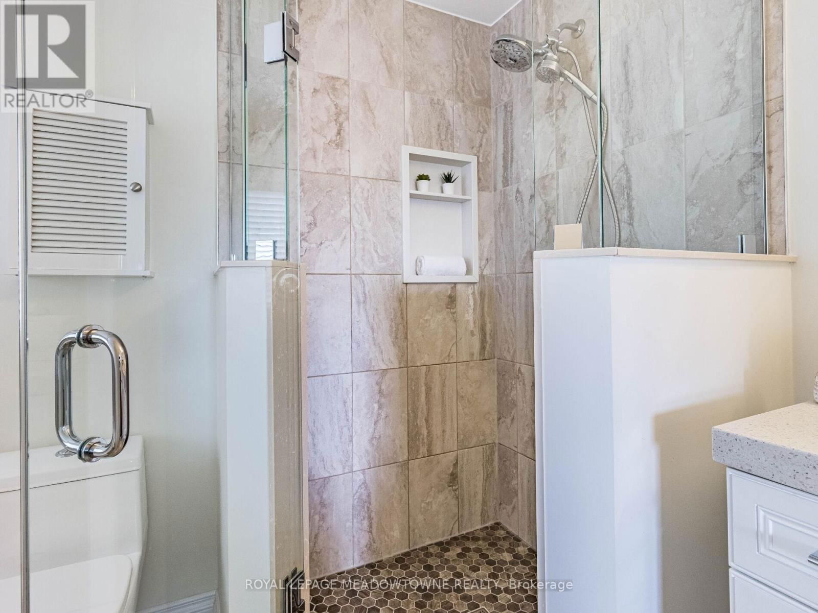 51 ROBERTSON DAVIES DRIVE Image 27