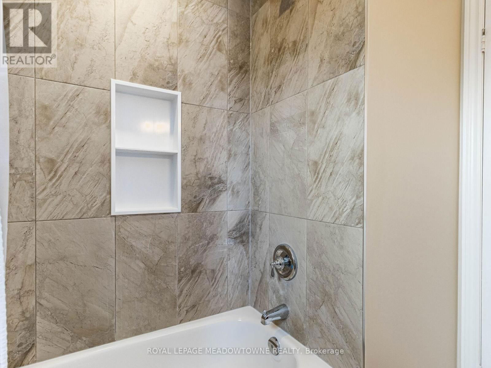 51 ROBERTSON DAVIES DRIVE Image 32