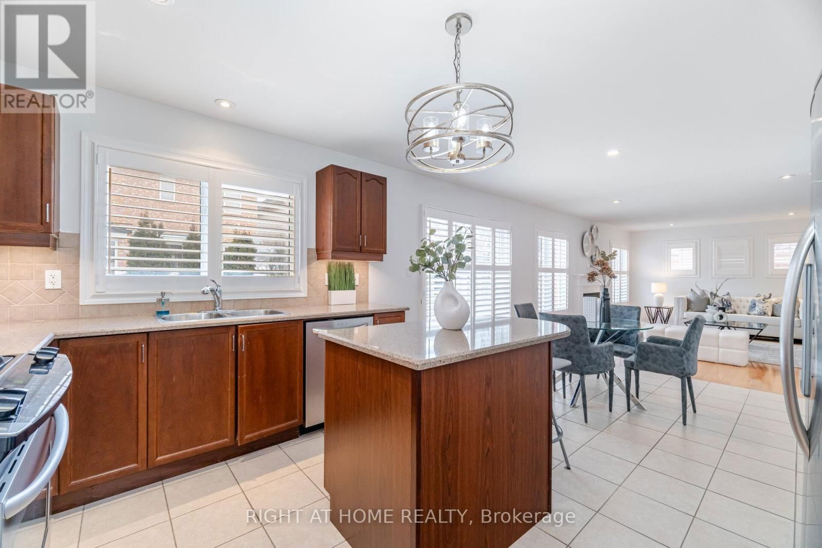 820 RAYNER COURT Image 10