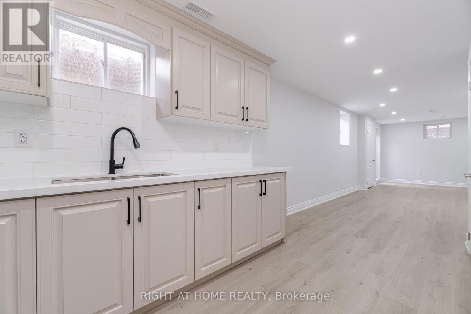 820 RAYNER COURT Image 31