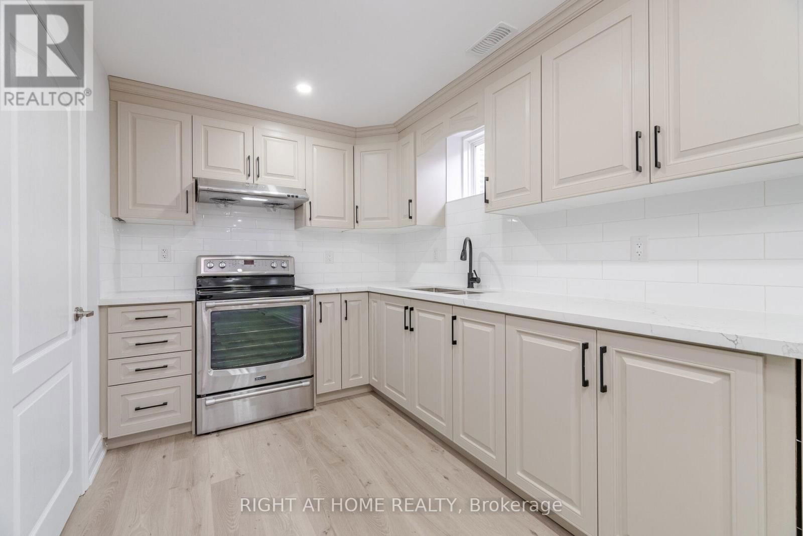 820 RAYNER COURT Image 32
